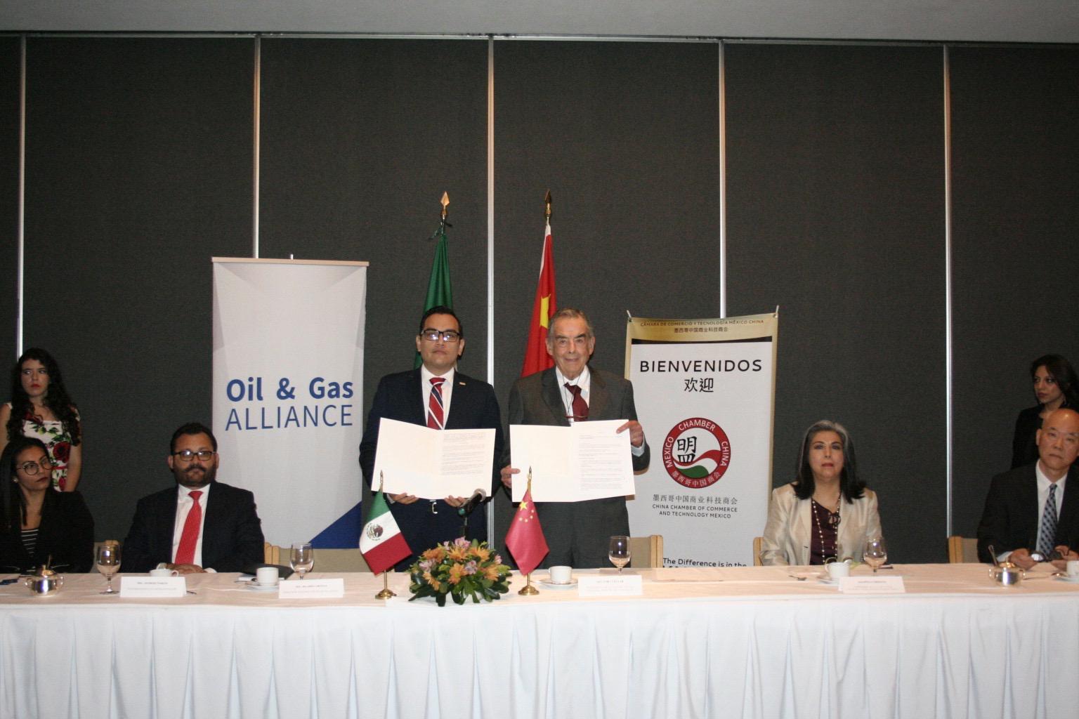 Firma de convenio con Cámara China