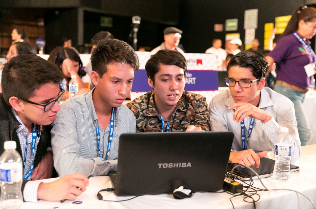 jovenes trabajando