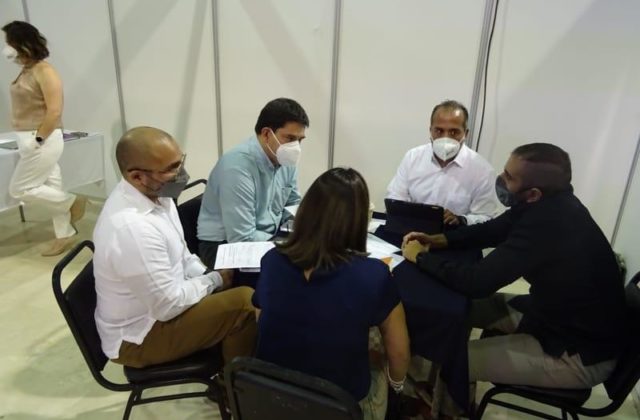 mesas-de-negocios-al-centro-del-evento-de-la-2da-edicion-de-la-expo-oil-and-gas-mexico